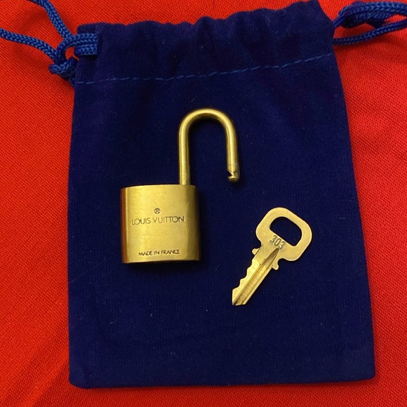 Louis Vuitton Lock & Key - Picture 2 of 4